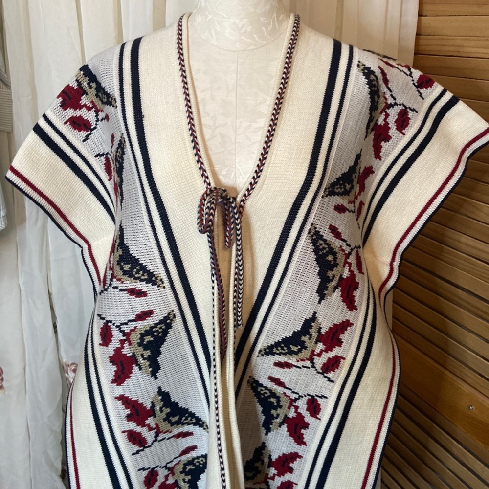 Poncho white, black, red, brown.